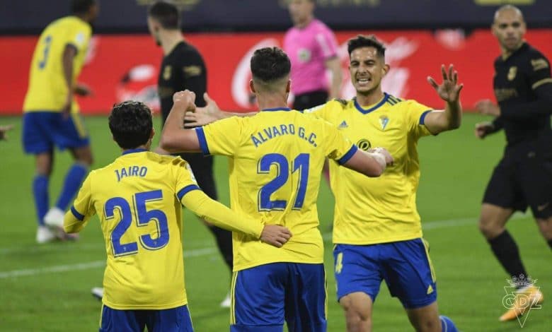 برشلونة يسقط أمام قادش في الليغا برشلونة يسقط أمام قادش في الليغا
