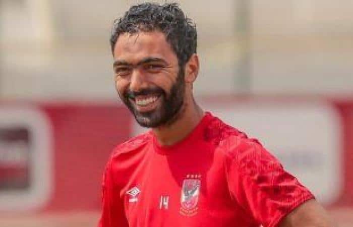 3 عروض احتراف لنجم الأهلي حسين الشحات.. تعرف عليهم