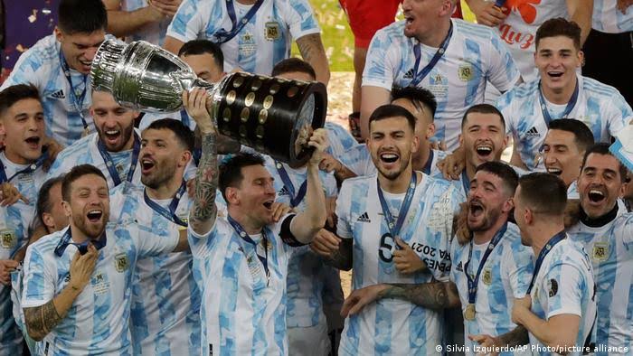 ميسي على رأس 5 لاعبين مرشحين للفوز بالكرة الذهبية