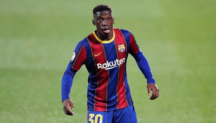 أزمة جديدة في برشلونة.. لاعب البرسا يرد على تصريحات كومان