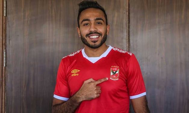 محمود‏ كهربا يوضح سر تقبيله قميص الزمالك