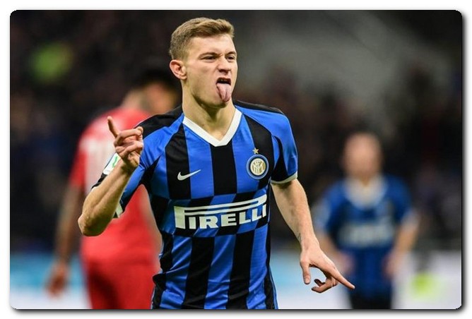 المهاجم الإيطالي نيكولا باريلا يورجن كلوب