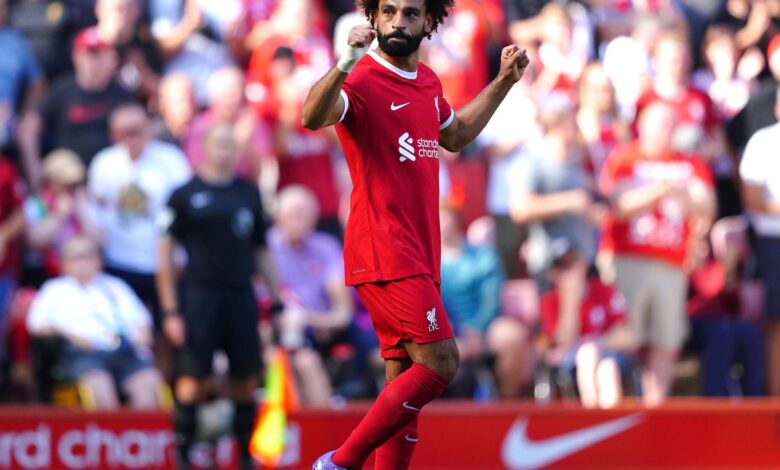 محمد صلاح يكشف عن قراره بشأن عرض الإتحاد السعودي صورة لمحمد صلاح في ملعب ليفربول تعبر عن قراره بالبقاء في الفريق