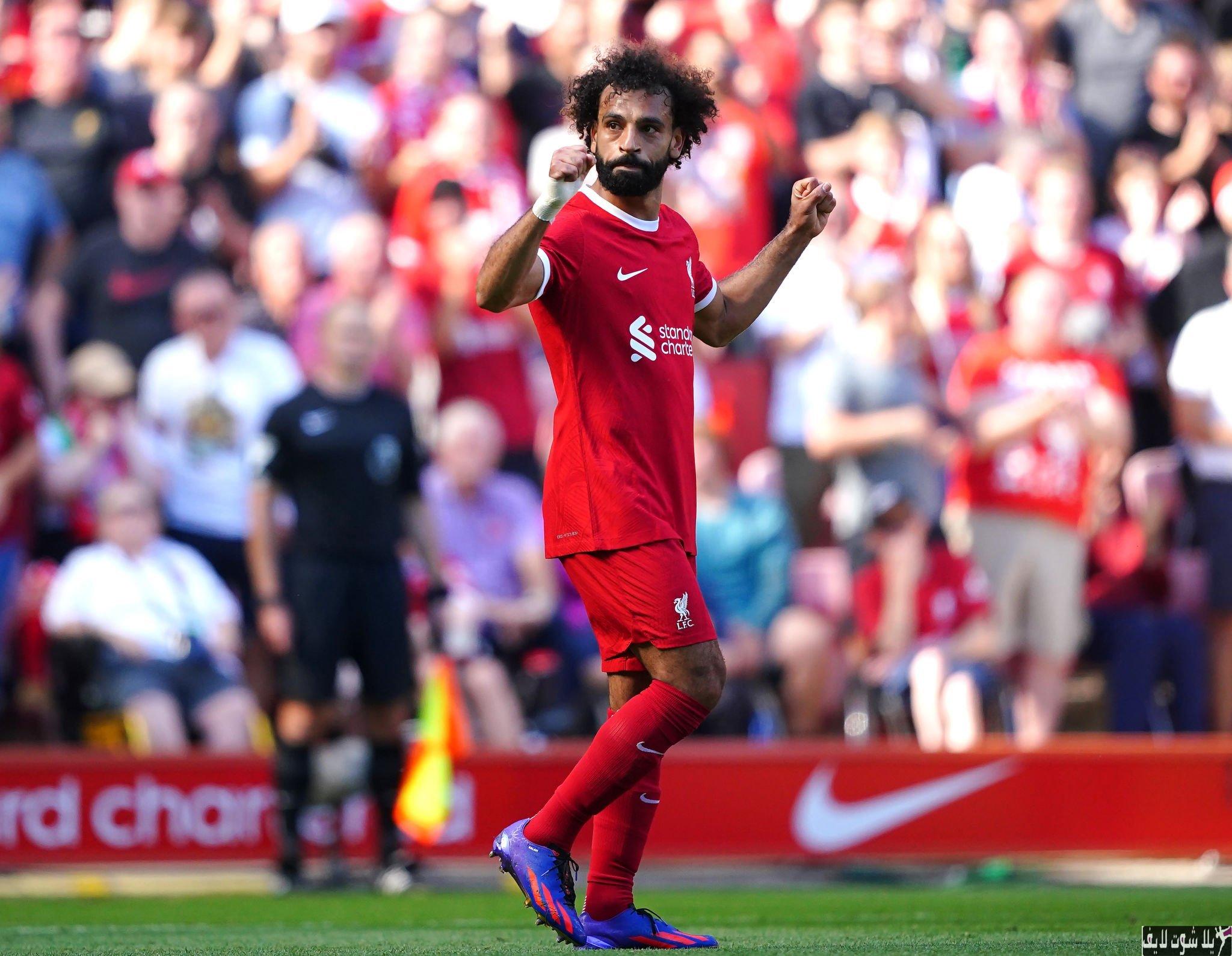 محمد صلاح يكشف عن قراره بشأن عرض الإتحاد السعودي صورة لمحمد صلاح في ملعب ليفربول تعبر عن قراره بالبقاء في الفريق