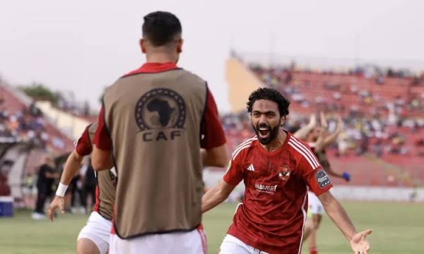 الأهلى يتنافس في الدورى المصرى ضد بلدية المحلة الأهلى يتنافس في الدورى المصرى ضد بلدية المحلة